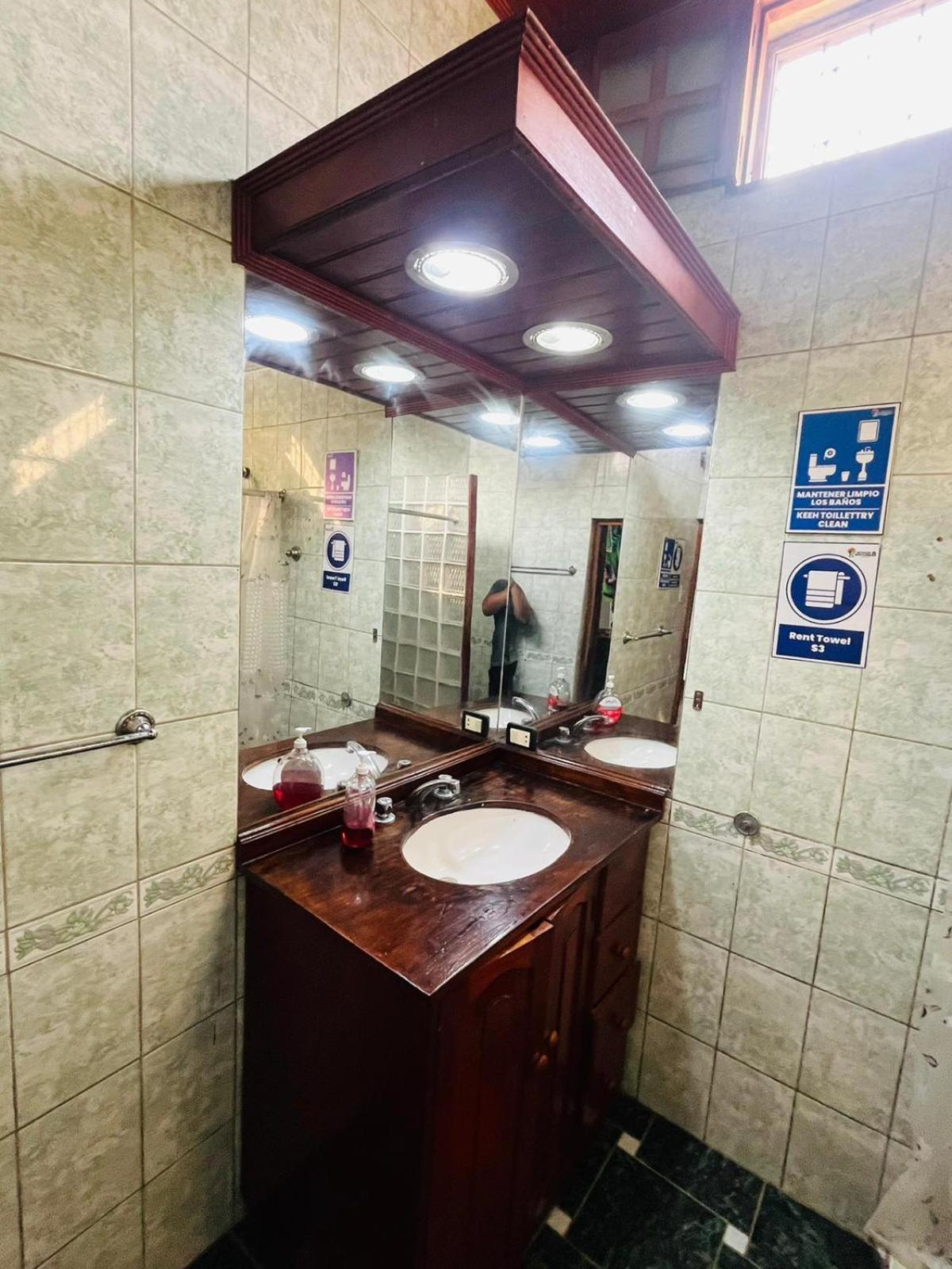 A&T Amazon Backpacker'S Bed & Breakfast Iquitos Dış mekan fotoğraf
